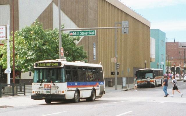 busbanner2000.jpg